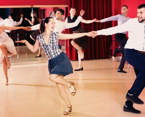 cours-danse-entreprise-activite-495x400